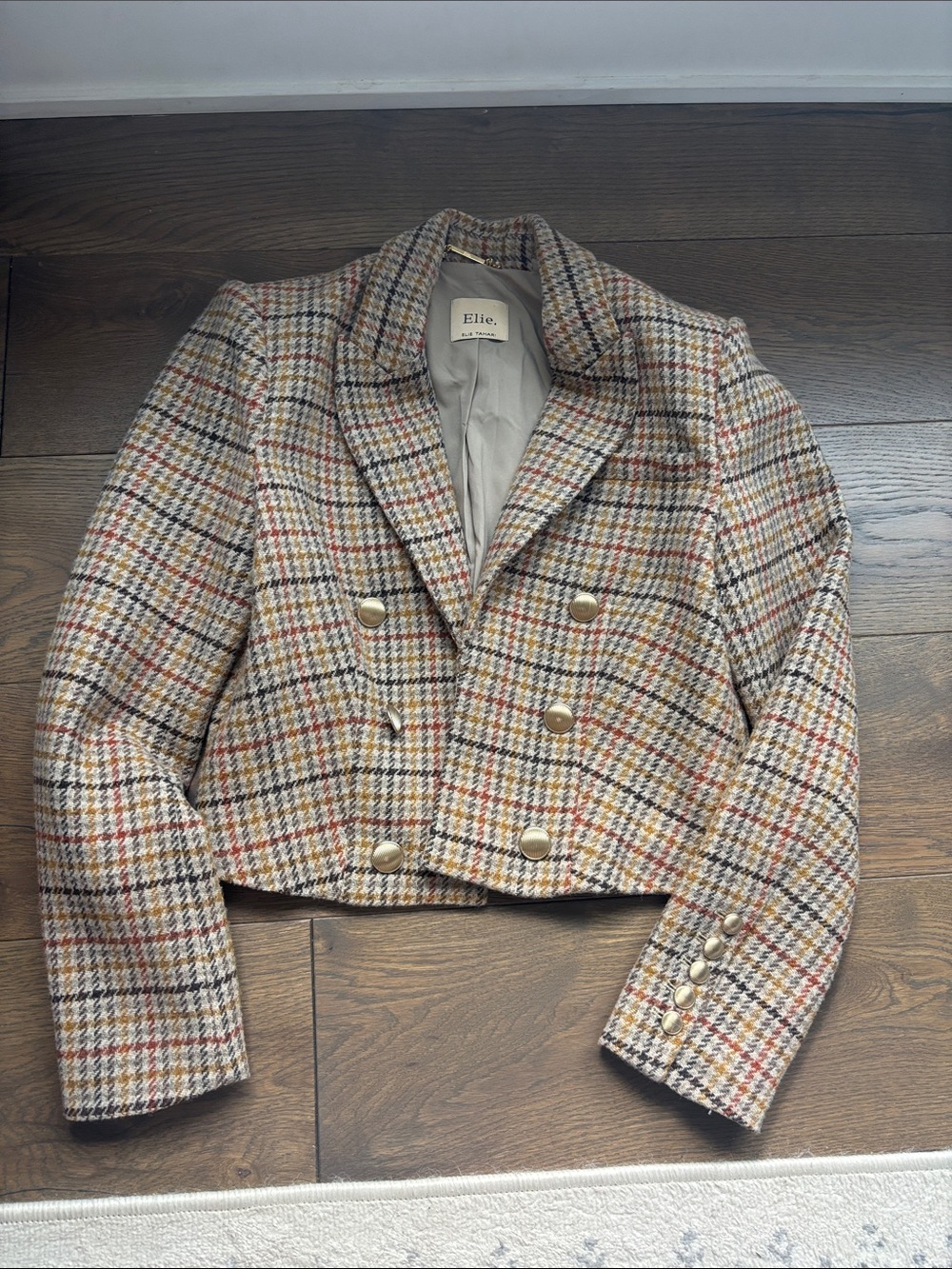Elie Tahari Cropped Plaid Blazer in Tan, Brown & Red Houndstooth